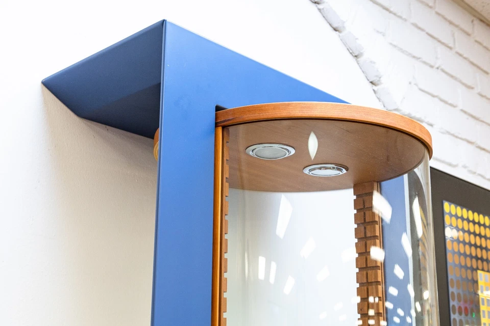 Estantería de pared de vidrio redonda iluminada italiana contemporánea Christian Robert Foto 4 de 4