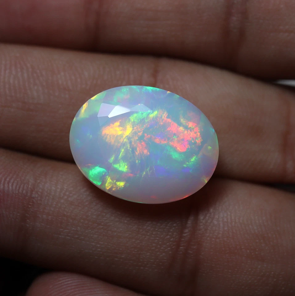 15 Cts 20.3x15.7x10.2 MM Real AAA Green Red Yellow Fire Ethiopian Opal Oval Cut - Image 4 of 4