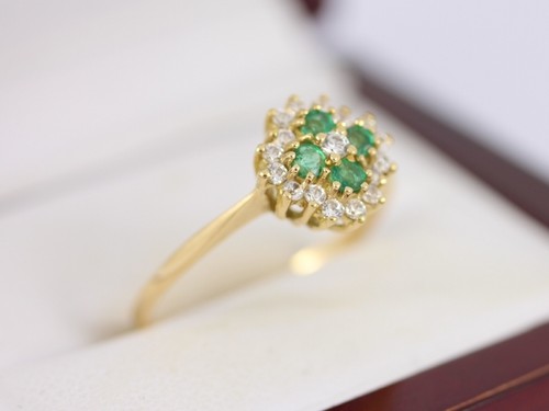 Emerald Cluster Ring 18ct Yellow Ladies Stunning Size Q 1/2 750 2.9g AG70 - Picture 2 of 4