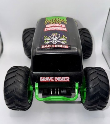 Monster Jam Grave Digger RC Monster Truck 1:15 Scale USB Charge