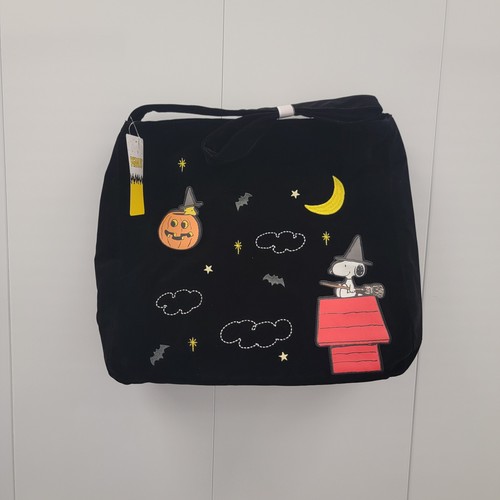 NEW Her Universe Peanuts Snoopy DogHouse & Woodstock Halloween Hobo Shoulder Bag - Picture 6 of 11