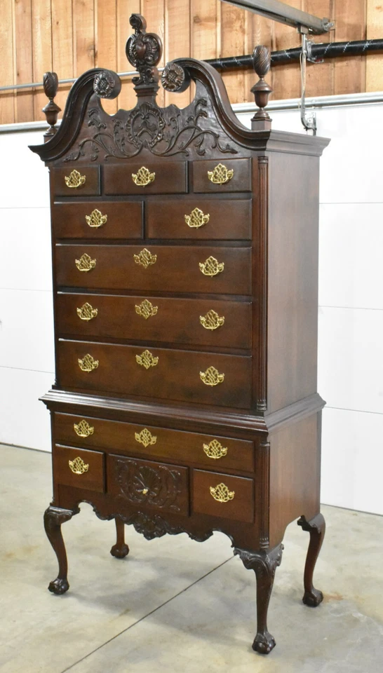 Consejo Artesanos Caoba 12 Cajones Highboy (entrega disponible) Foto 2 de 4