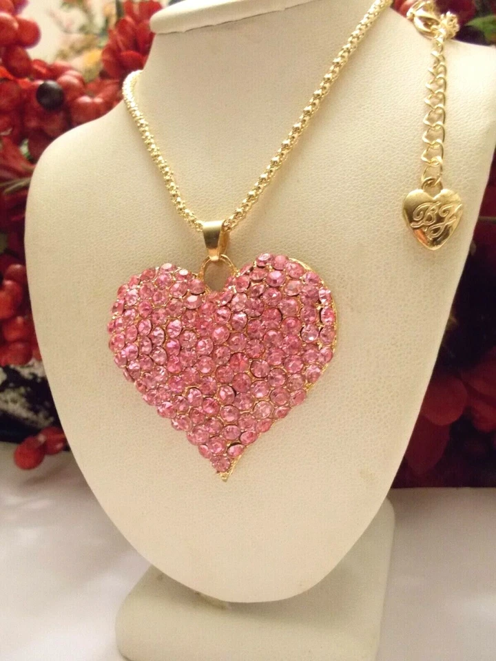 COLLAR COLGANTE CORAZÓN CRISTAL ROSA BRILLANTE BETSEY JOHNSON Foto 4 de 4