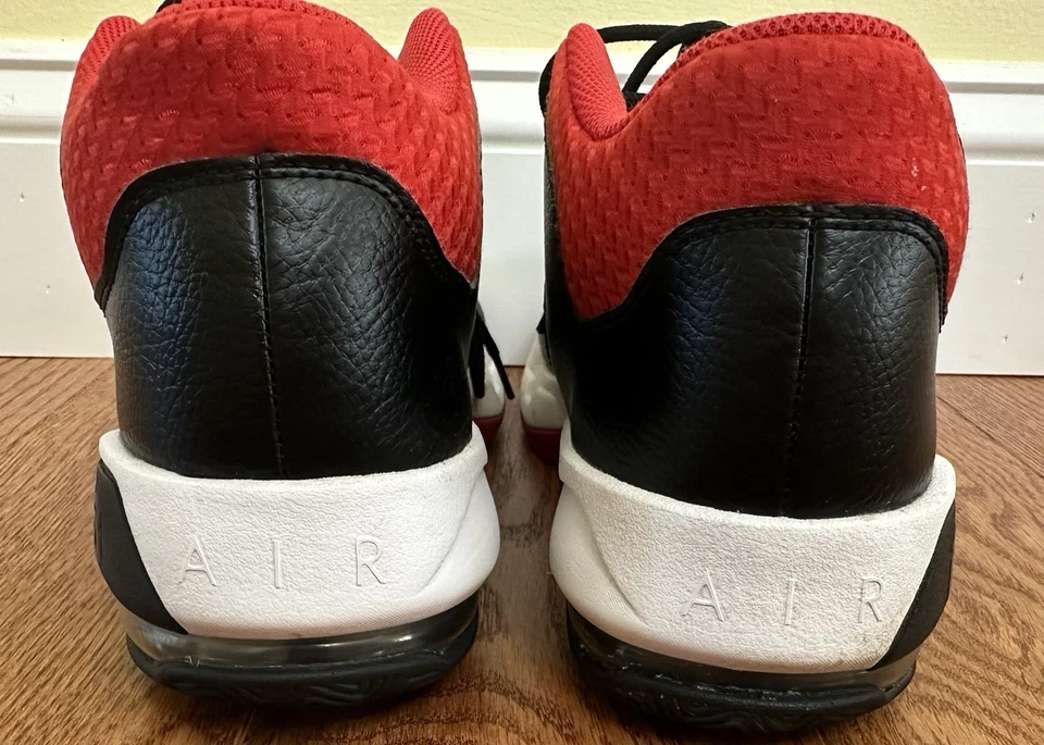 Jordan Max Aura 3 Bred Talla 11 Rojo Universitario Usado Nike Air Zapatos Tenis Foto 3 de 4