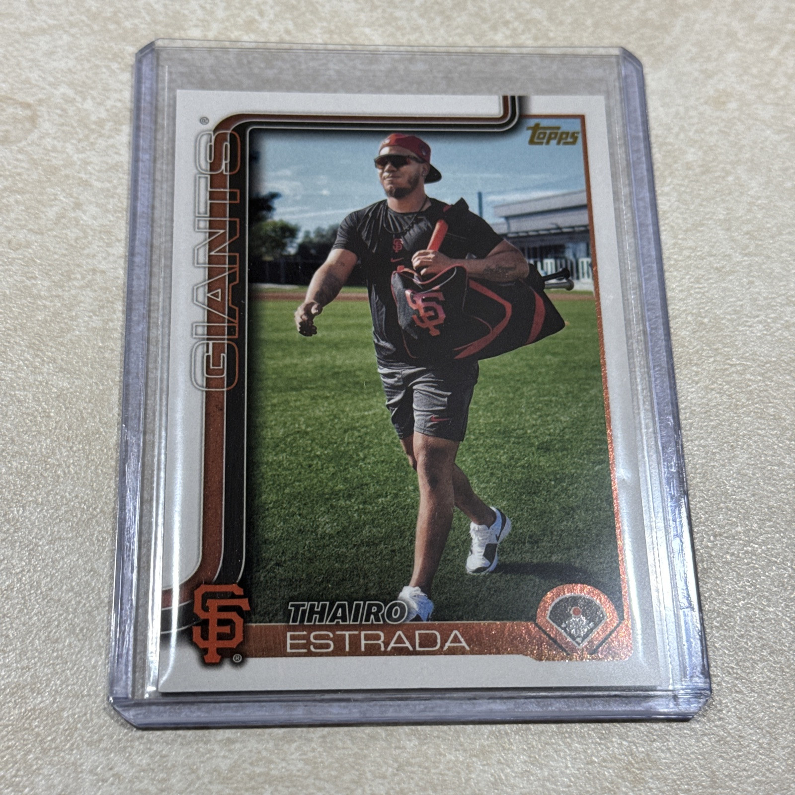 2025 Topps Series 1 - Golden Mirror Image Variation #2 Thairo Estrada Giants
