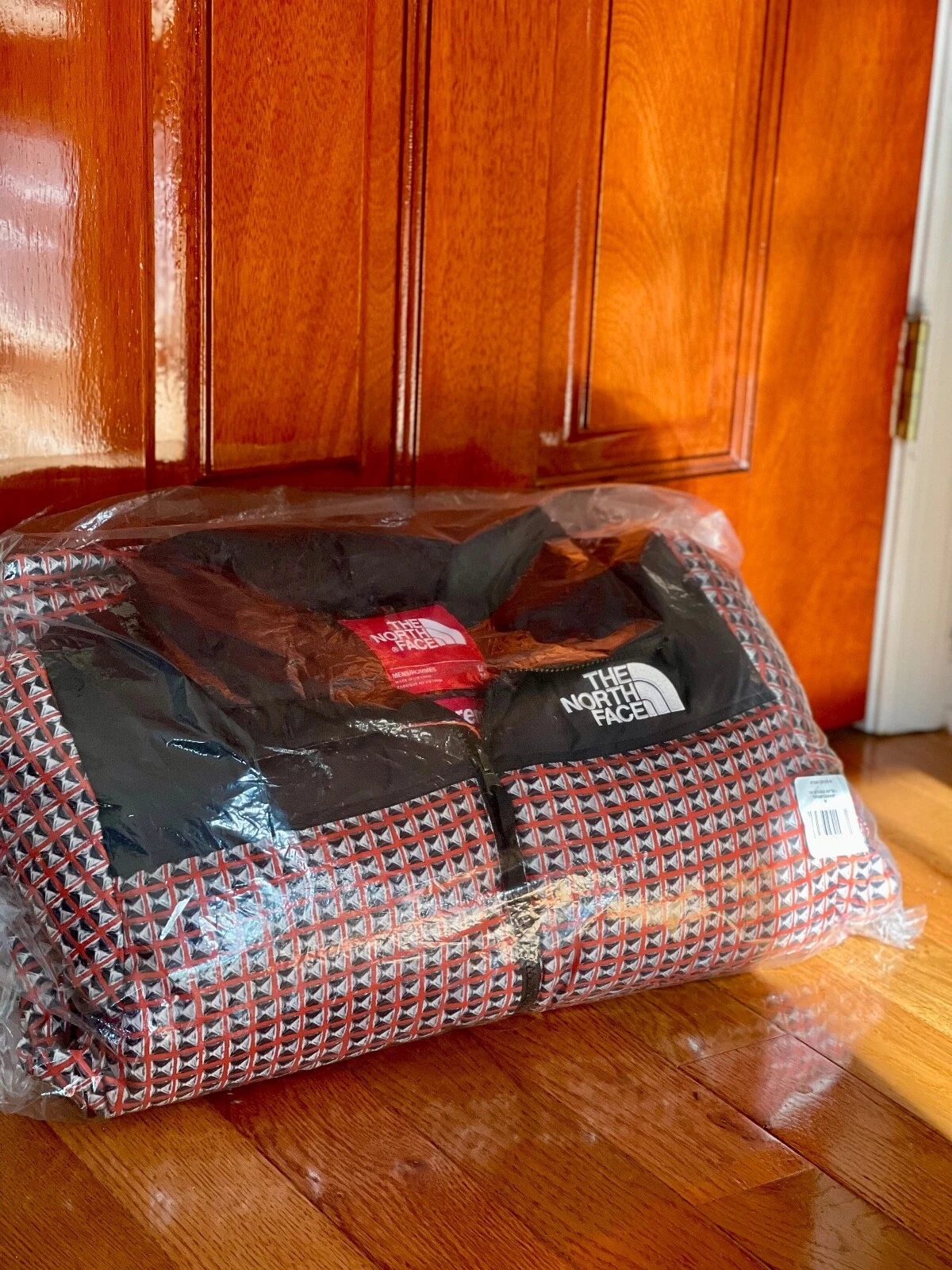 Veste rouge nuptse cloutée moyenne Supreme x The North Face