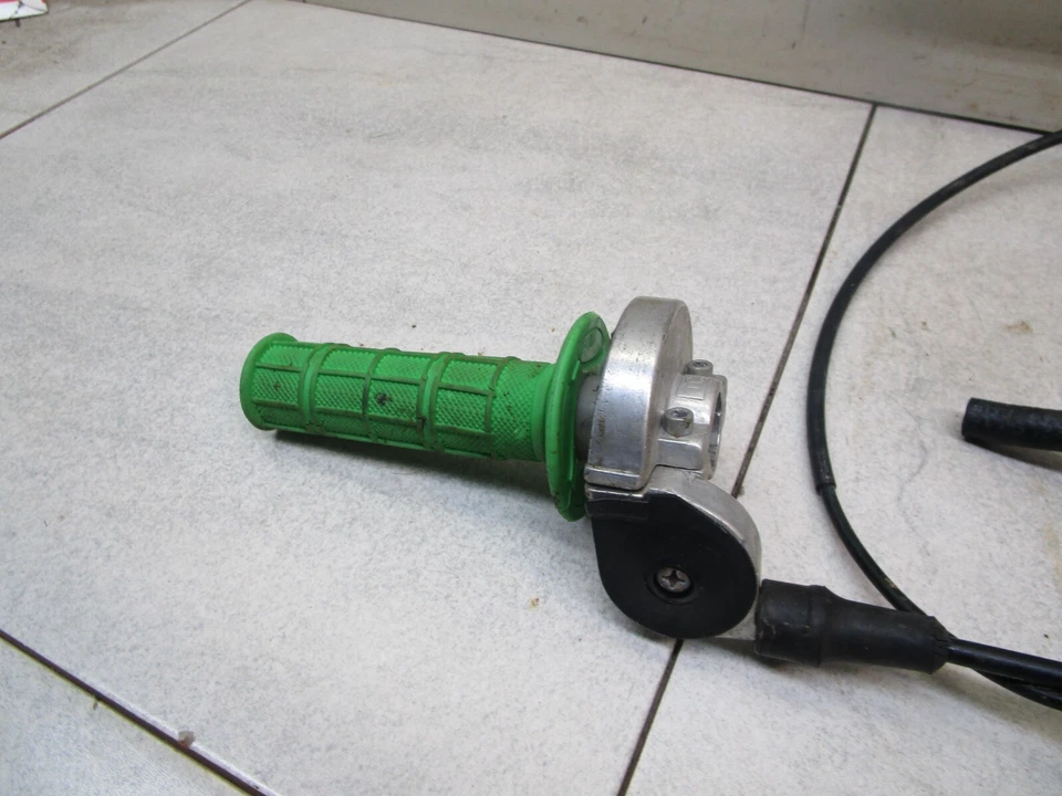 CARBURETOR & TWIST THROTTLE ! 83 84 85 kawasaki kdx250 kdx 250 cable carb handle - Image 3 of 4