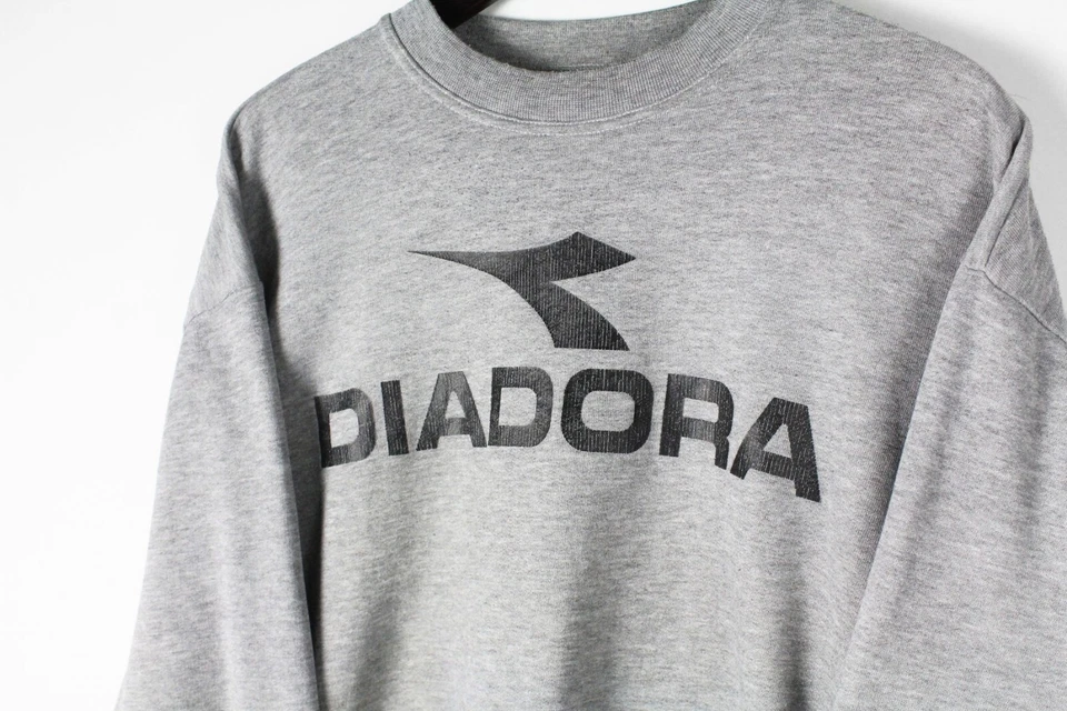 MOLETOM VINTAGE DIADORA TAMANHO M cinza anos 00 retrô logotipo grande jumper - Imagem 3 de 4