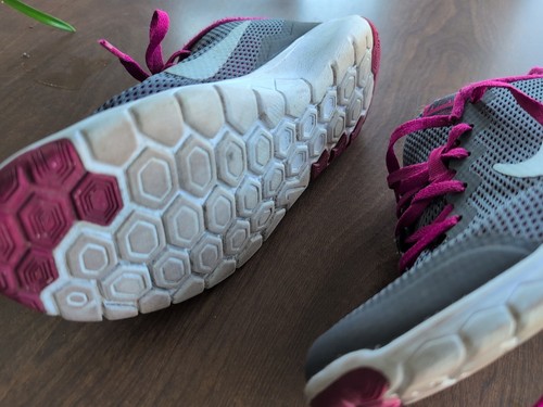 Gray Girls Pink Flex Experience Nike Running Shoe 4.5 - Bild 6 von 7