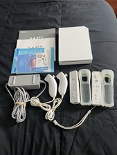 Nintendo Wii Console White RVL-001 BUNDLE 2 Controllers 2 Nunchucks Cords Tested