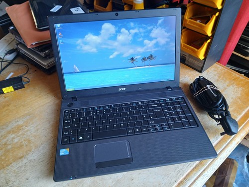 Quality Core i3 SUPER FAST Acer Windows XP Laptop--5.6" + 320GB HD +4GB RAM (A7) - Picture 3 of 6