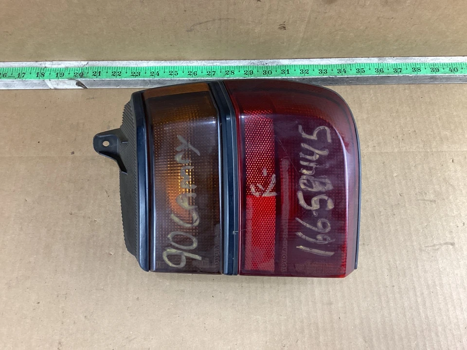 Luz trasera derecha del lado del pasajero Toyota Camry Wagon Wgn 1987-1991 OEM Foto 3 de 4