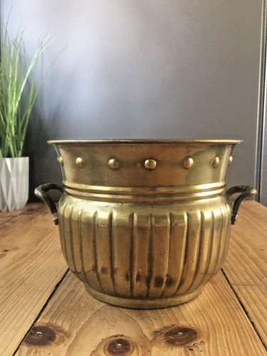 VINTAGE REEDED BRASS FAUX STUDDED PLANTER FLOWER PLANT POT BOHO 60'S 70S ANTIQUE - Picture 4 of 12