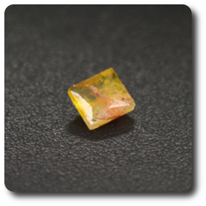 Sturmanite de 0.07 cts de la Mine NChwaning II pour Collectionneur de Minéraux Rare
