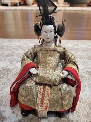 Vtg  Hina Doll Seated Arrows White Face  #2