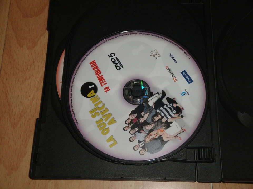 LA QUE SE AVECINA TEMPORADA 1 EN DVD SERIE DE TV CON 5 DISCOS EN BUEN ESTADO - Imagen 4 de 4