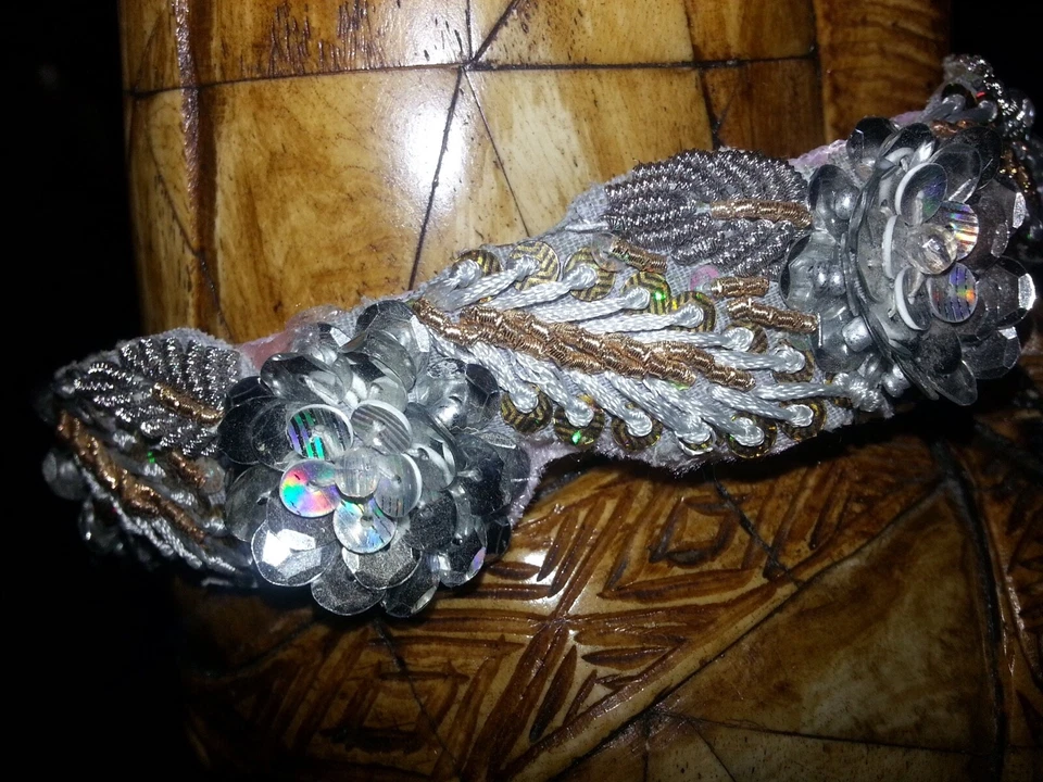 "Collar de perro Bling de lujo hecho a mano lentejuelas estrás cuentas con lazo 10-18"" personalizado" Foto 3 de 4