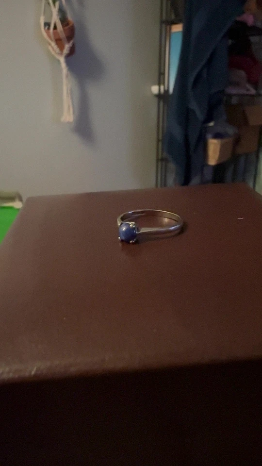 Anillo de zafiro estrella de oro blanco Ebson de 10 quilates talla 5,5 Foto 4 de 4