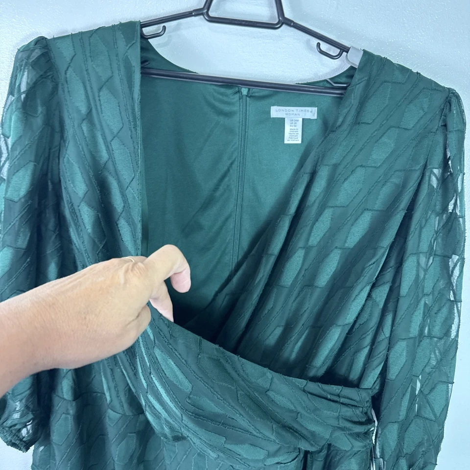 Vestido London Times Feminino Plus 24W Burnout Chiffon Envoltório Falso Verde Pinho Novo com etiquetas - Imagem 3 de 4