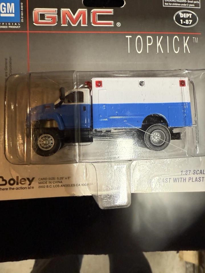 HO Scale Boley  3019-27 GMC Police Ambulance Blue & White - Image 2 of 4