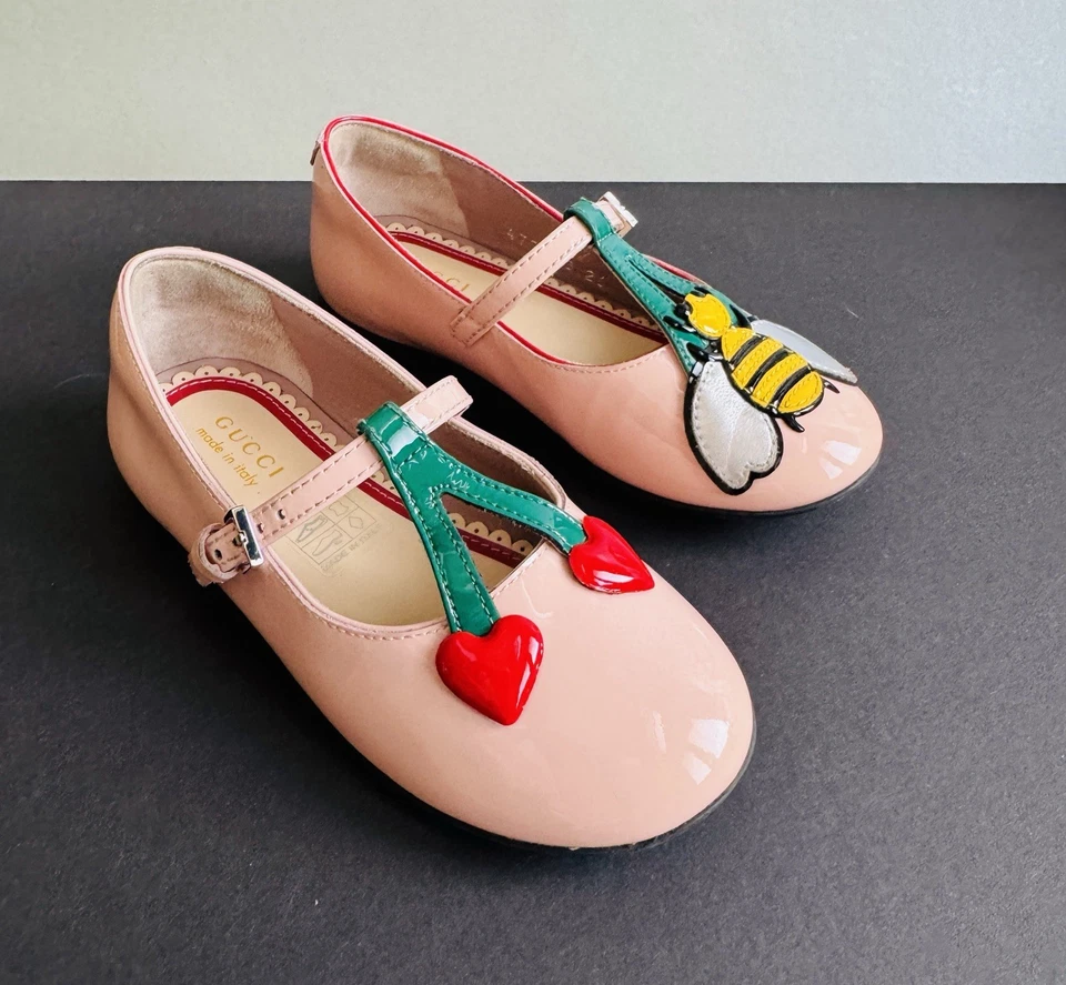 Gucci Girls Pink Patent Leather Flat Shoes Cherry hearts & Bee Size 26 US 10 - Image 2 of 4