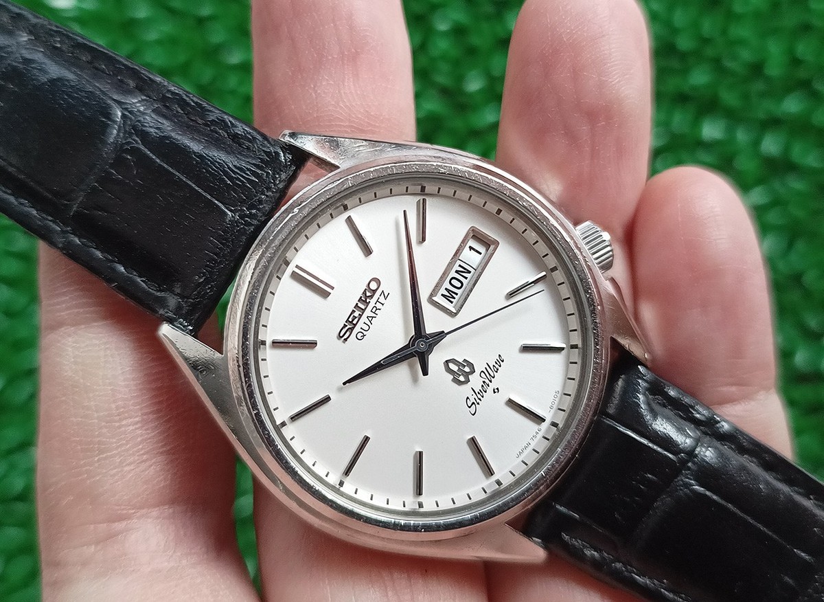 NICE VINTAGE SEIKO SILVER WAVE 7546-8010 QUARTZ DIVER JAPAN GENT