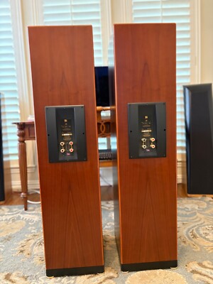 KEF Reference Series Model Three-Two - Beautiful Matched Wood Pair KEF Reference Series Model Three-Two - Beautiful Matched Wood Pair