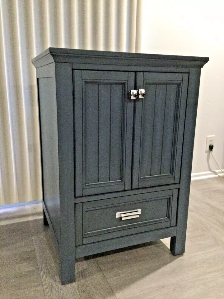 Tocador Foremost Brantley BAV2422D (sin tapa) y gabinete de pared BABW2428 azul puerto Foto 2 de 4