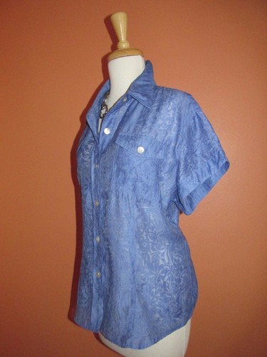 Chico's Size 2 M 12-14 Blue Burnout Crinkle Short Sleeve Camp Shirt - Picture 4 of 12