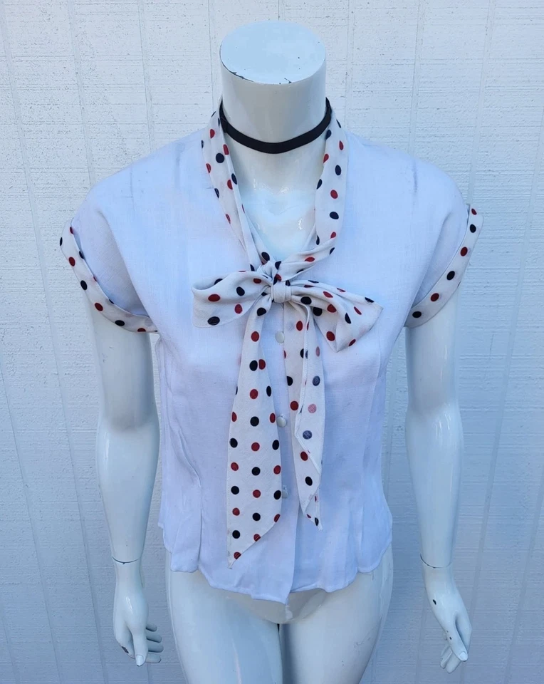 Top abotonado a lunares de lino de los años 50 Foto 3 de 4