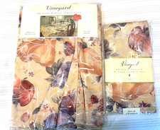 NEW Vineyard Printed Damask Tablecloth Matching Napkins. 52" X 70" Oblong/Oval