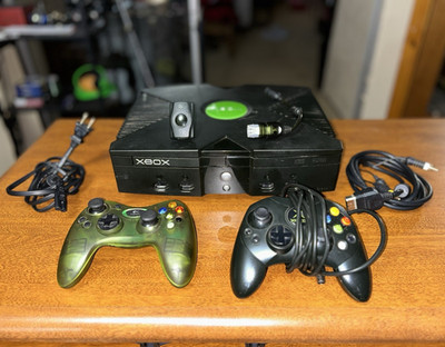 Working Microsoft Xbox Original Console Bundle, 2 Controllers, Cords, DVD Remote