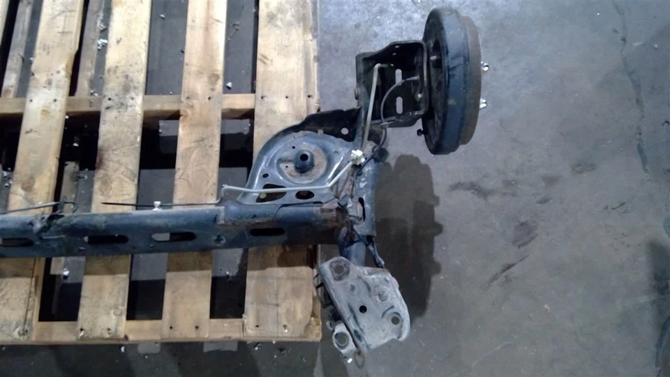 2016-2019 NISSAN SENTRA 1.8L REAR AXLE LOADED BEAM ASSEMBLY 555015UD2A - Image 3 of 4