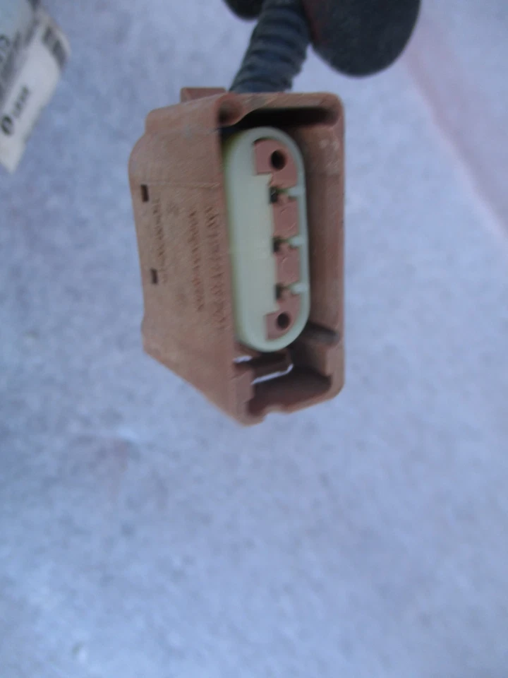 Arnés de cables para parachoques delantero Chevrolet Volt 2011-2015 OEM usado Foto 3 de 4