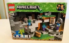 LEGO 21141 Minecraft The Zombie Cave New in box 241pcs.