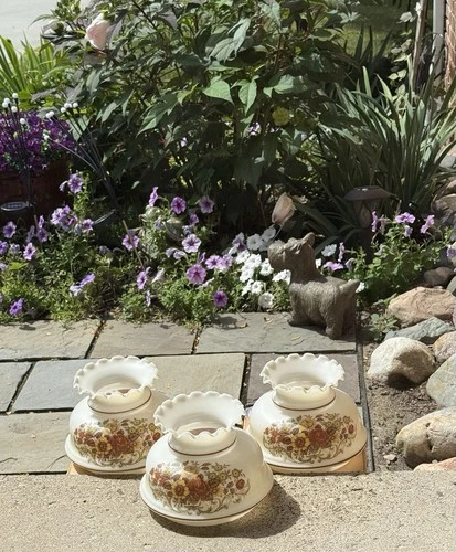 1-  VTG QUOIZEL Hurricane Milk Glass Lamp Shade 1973 Gone With The Wind 6.75"