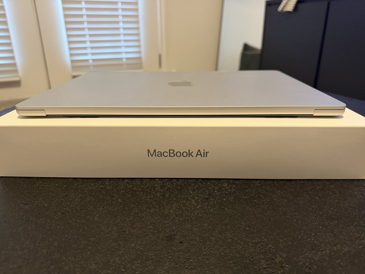Apple MacBook Air M4 10-Core CPU/10-Core GPU 24GB/ 1TB SSD - 15