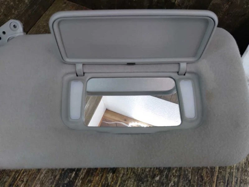 Parasol izquierdo del conductor iluminado para Nissan MAXIMA 2000-2003 Foto 2 de 4