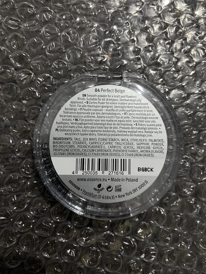 Essence - MATTIFYING COMPACT POWDER 04 Perfect Beige - Image 2 of 2