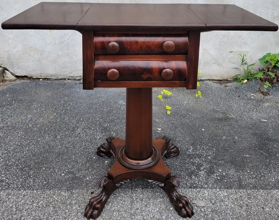 Mesita de noche Imperio de caoba del siglo XIX, mesa auxiliar anhelada a mano Foto 3 de 4