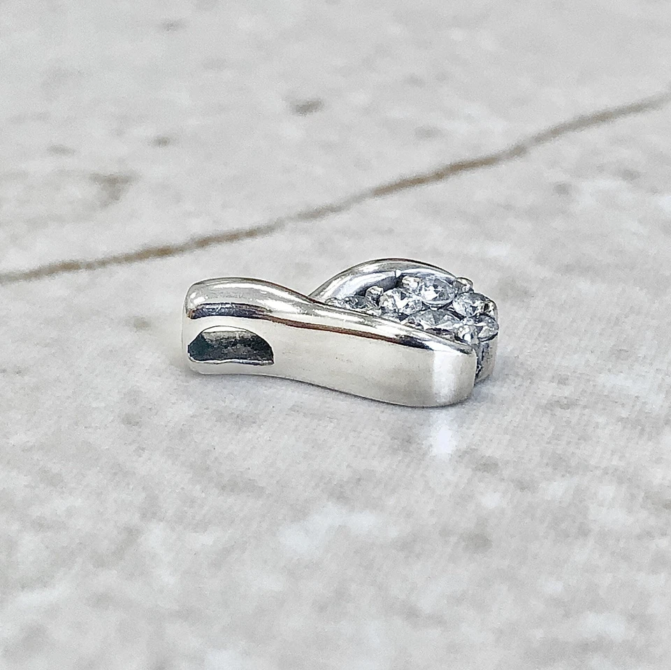 Colgante con racimo de diamantes de 14K - Colgante de diamantes de oro blanco de 14K - Collar de diamantes Foto 4 de 4