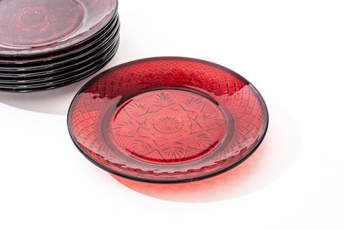 LUMINARC RUBY RED PLATES BY CRISTAL D'ARQUES-DURAND - SET OF EIGHT - Picture 2 of 3