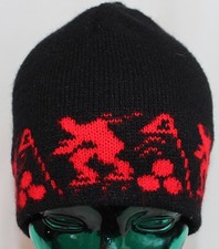 BLACK KNIT BEANIE WITH RED SKI SCENE, ONE SIZE GUC 