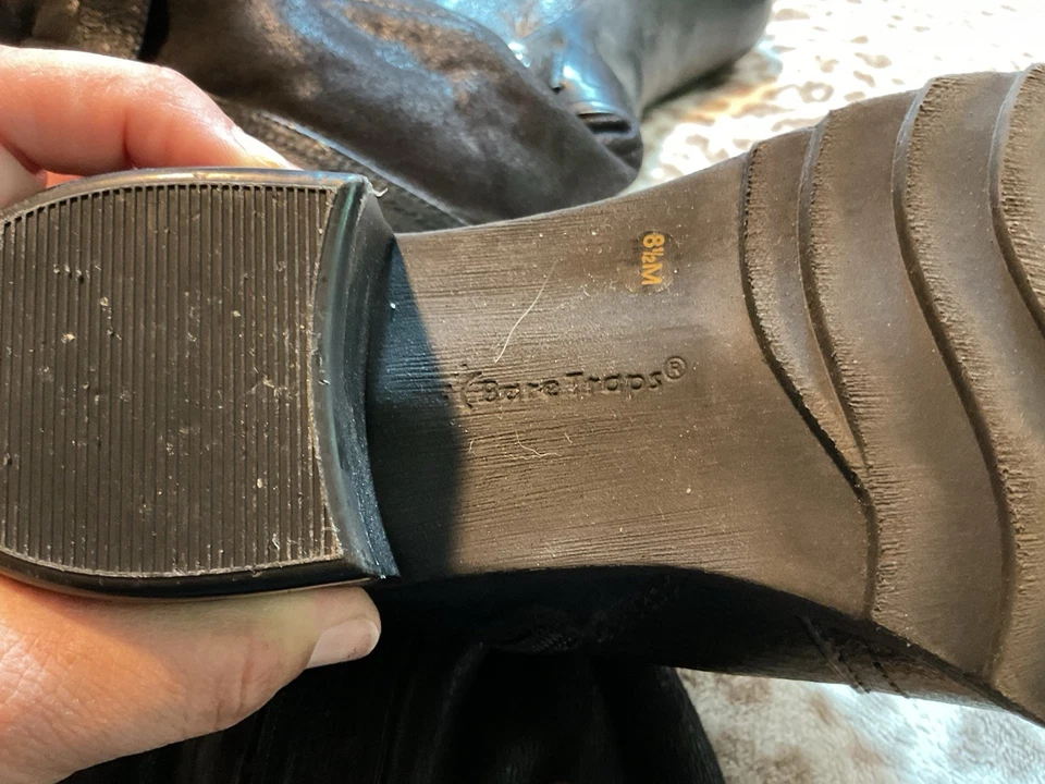 Botas Baretraps de Cuero Gamuza Negras con Forro de Piel Sintética y Cremalleras Talla 8.5 Foto 4 de 4