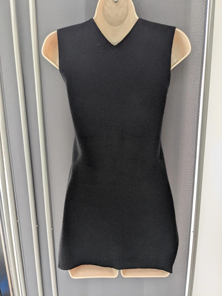 Chaleco Tejido Asimétrico Theyskens' Theory Top Negro Cachemira S UK 8 Bueno Usado Foto 2 de 4