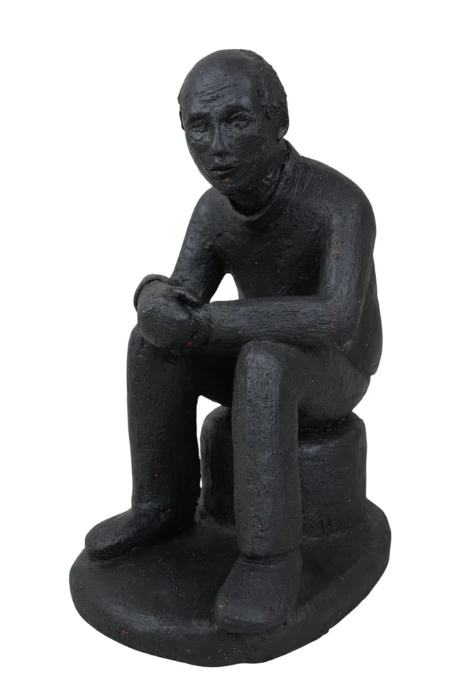 #604 Tonfigur sitzender Mann, 21cm - Bild 1 von 4