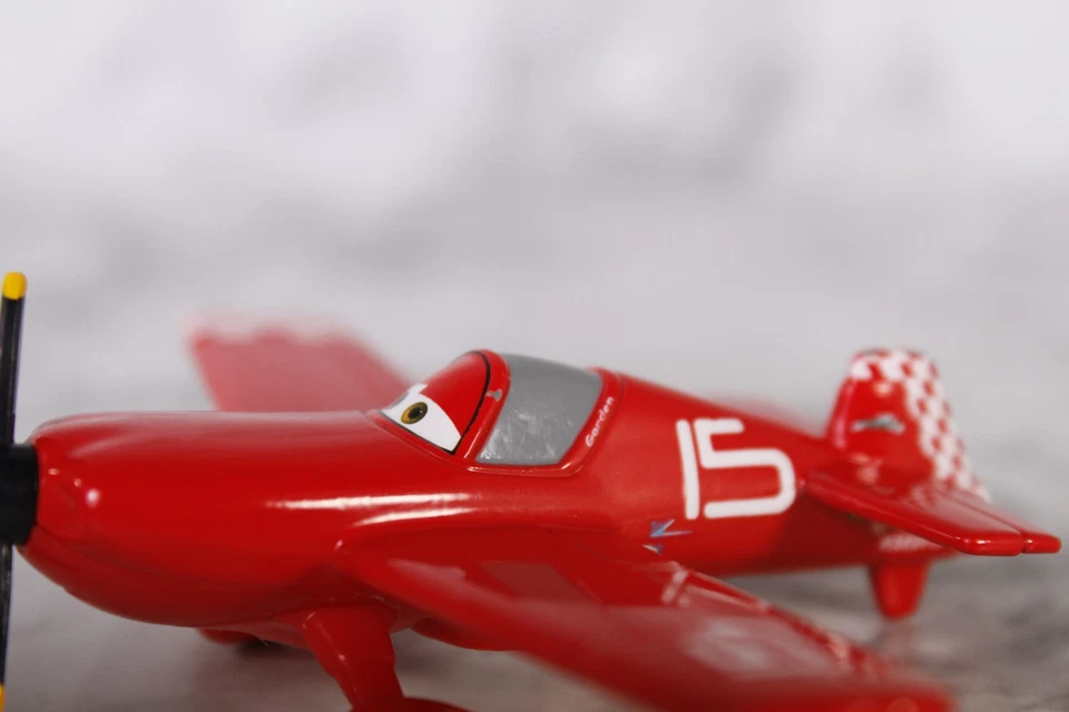Aviones Gordon 15 Nebraska Trials Disney Pixar la película 1:55 Diescast Plane Foto 3 de 4