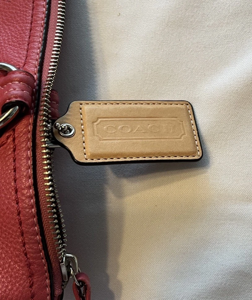 Borsa a tracolla Coach Poppy Tote in pelle rosa ciottoli chiusura con cerniera