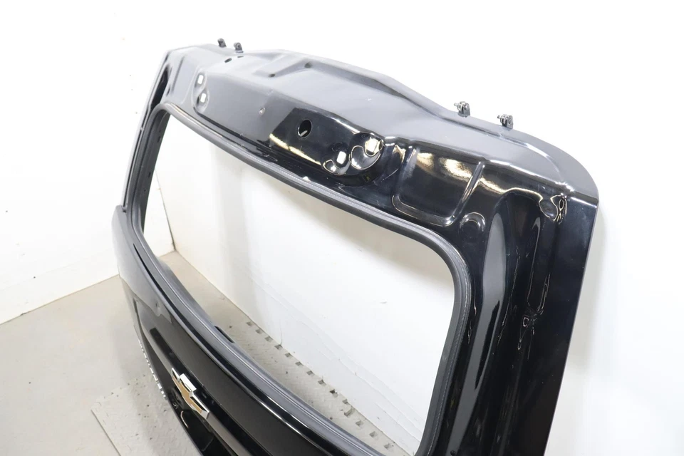 2015 -2020 CHEVROLET SUBURBAN ЗАДНИЙ ПОДЪЕМНЫЙ БОРТ КОРПУС ПАНЕЛИ БЕЗ СТЕКЛА OEM ЧЕРНЫЙ_8555 - Изображение 3 из 4