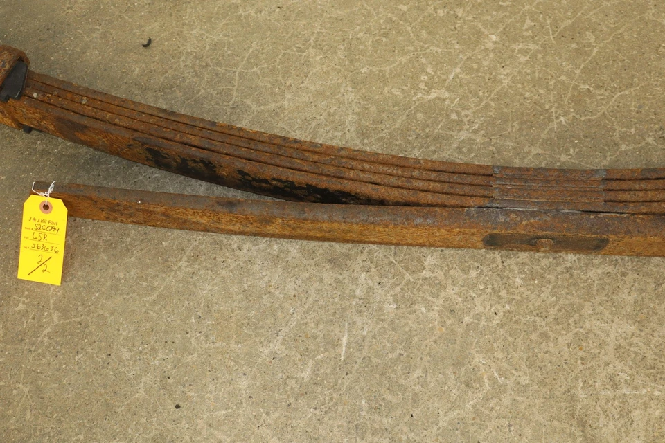 01-10 Chevy Silverado 2500HD OEM Rear Leaf Springs Pair Left/Right 225k - Image 3 of 4